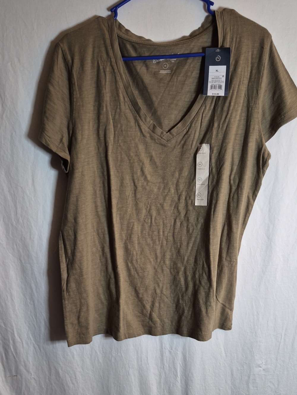 Universal Thread V-Neck Short Sleeve Tee in Olive